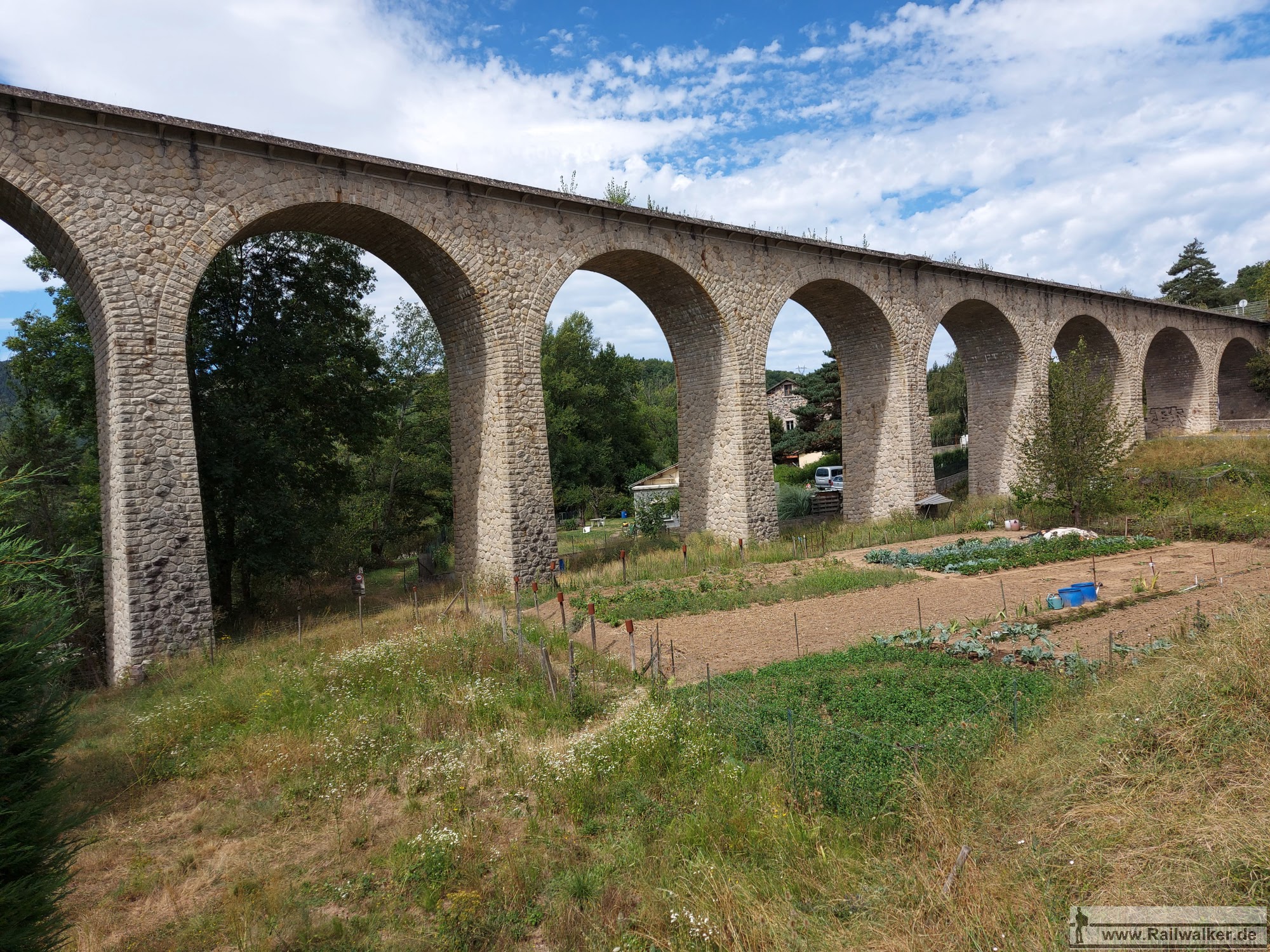 Der "Viaduc de Peyrard sur la Gagne et la RN 535" 147m lang.