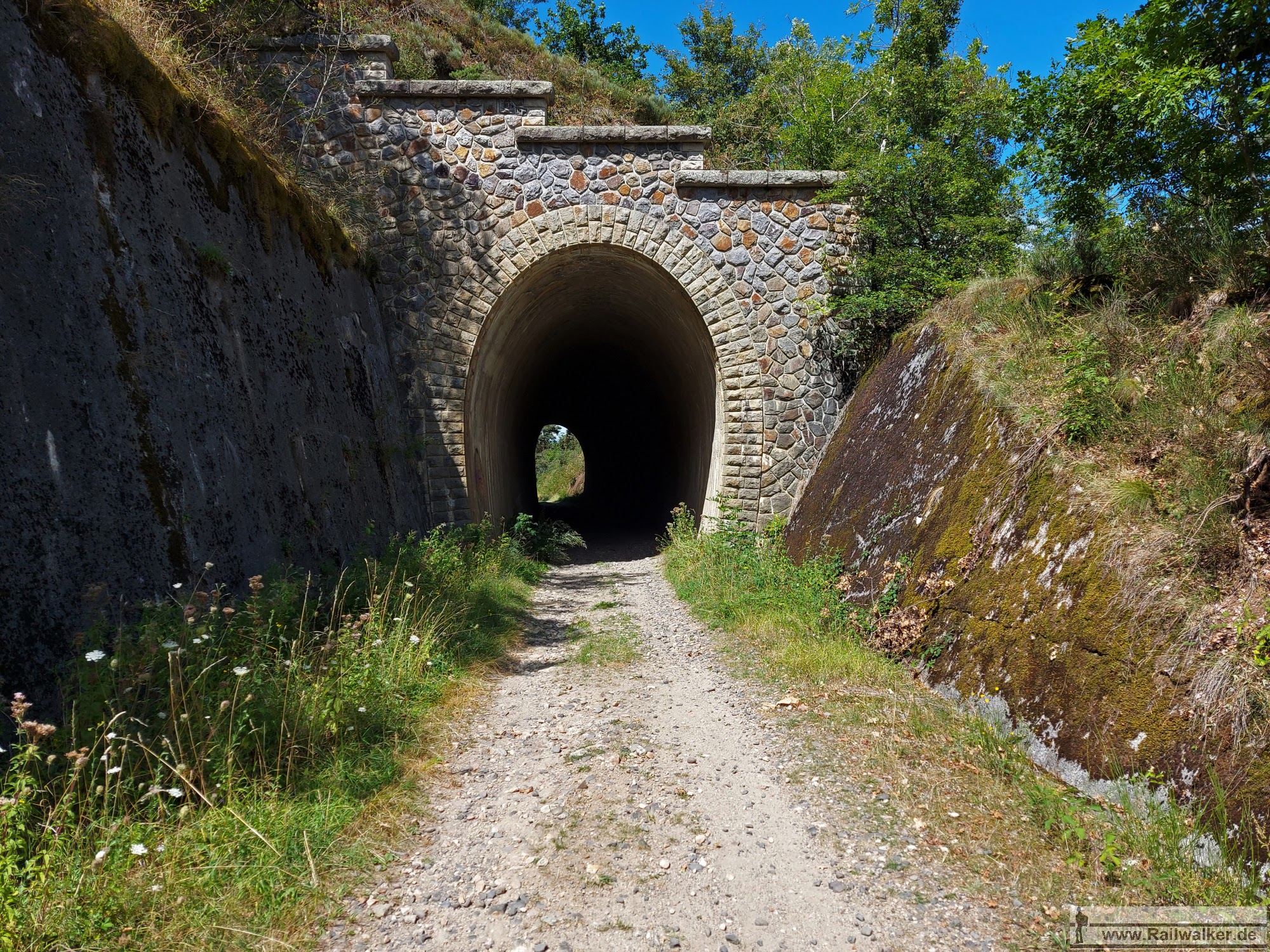 Der Tunnel du Priouret etwa bei Streckenkilometer 8,500.
