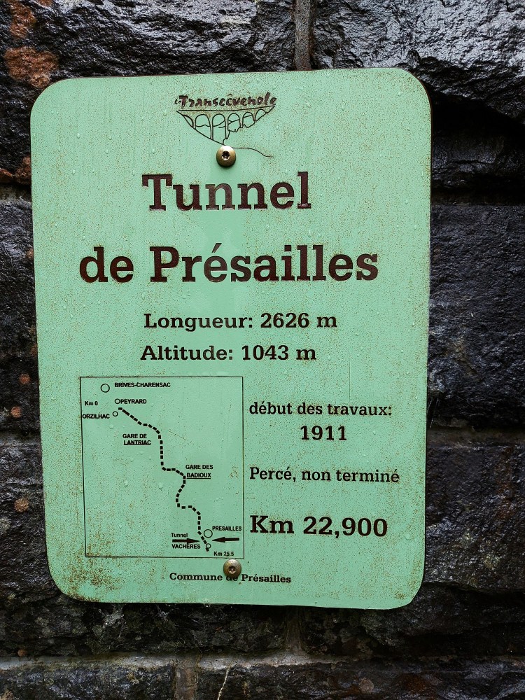 Die Tafel am nördlichen Tunnelportal