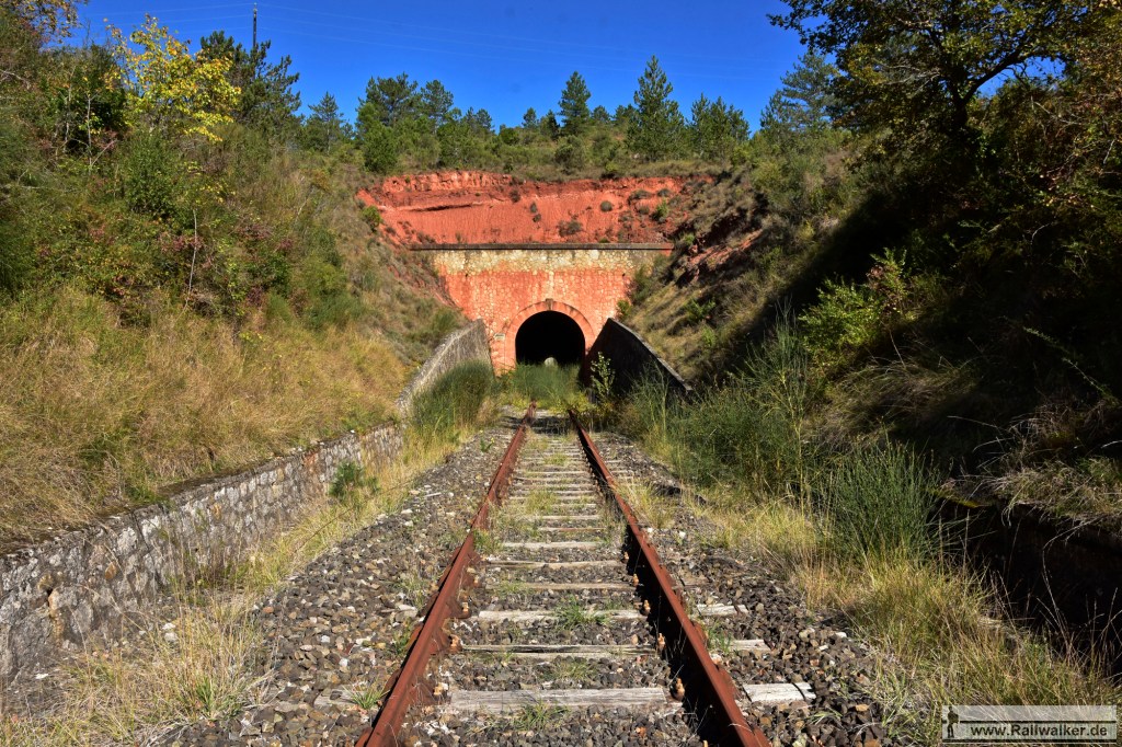 Der 239m lange Tunnel de Cascorbel