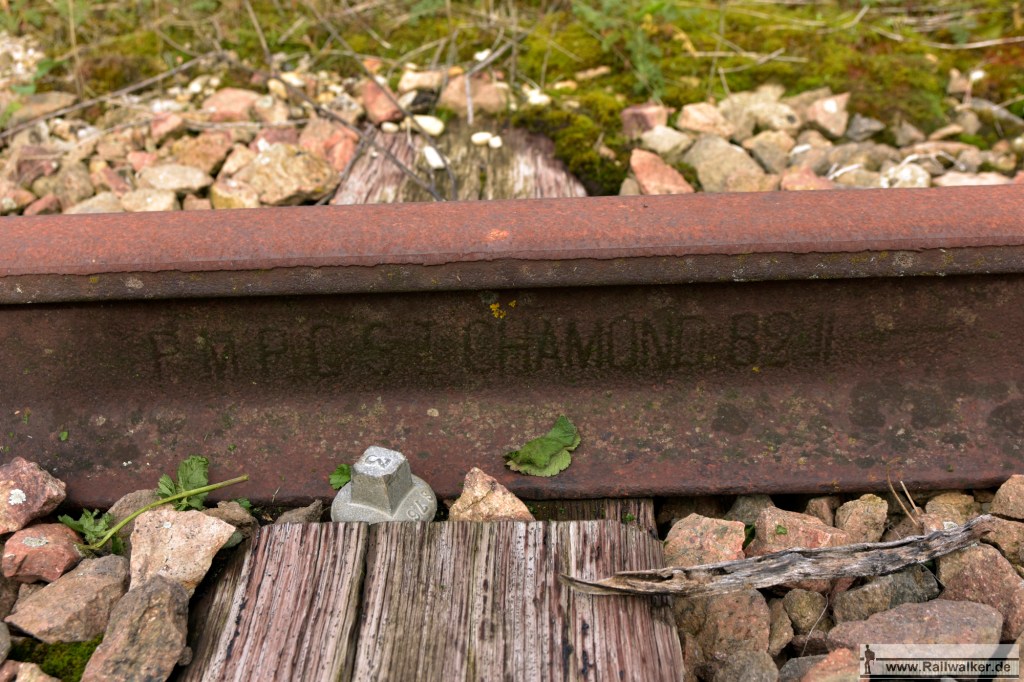 Das Stahlwerk aus Chamond lieferte diese Schiene aus dem Jahr 1882.